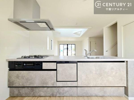 �L�b�`�� ��l�C�̑Ζʎ��V�X�e���L�b�`�����̗p���Ă��܂��I���Ƒ��̃R�~���j�P�[�V���������R�Ƒ�����݌v�ł��B
���q�l�ɂ��ڂ��͂��̂Ŋ������ł��ˁB���[�͂�����܂��I