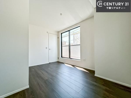 �m�� �o���R�j�[�ɖʂ��Ă���m���ł��B���邭�����肪����A���C����������ł��܂��I���N���āA�O�ɏo�Ĕw�L�т����[�ċz�����ǂ������}������邱�Ƃ��o�������ł��ˁI