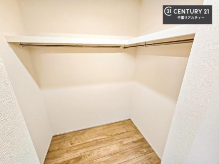 ���[ �E�H�[�N�C���N���[�[�b�g�t���ł��B��������̂��m���Ȃǂ����[���Ă��������ł��ˁI���ɂ���@�������ȂǋG�ߕ��̑傫�ȉƓd�����[�ł��܂��B