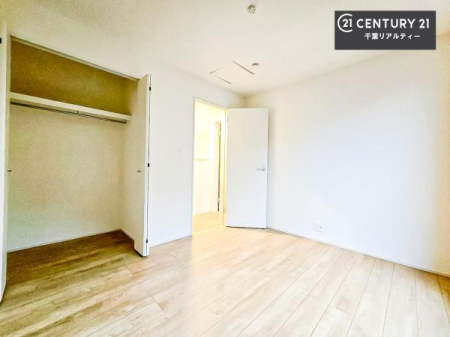 �q������ ���[�X�y�[�X���������Ă���A�ߗނ₨������A�w�p�i�Ȃǂ��������萮���ł��܂��B���������L���g���邽�߁A���K�Ő������Z��Ԃ��������܂��B