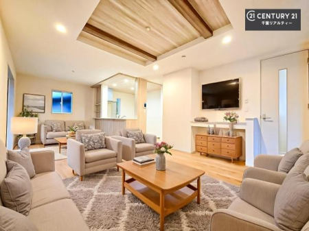 ���r���O �Ƌ��CG�p�[�X�ł��B�J�����̂���L�XLDK�I�\�t�@�[��_�C�j���O�e�[�u����u���Ă������ɂȂ�Ȃ��̂ŉ��K�ɉ߂����܂��I
�R�~���j�P�[�V���������₷�����r���O�ł��I
