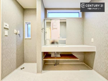 ���ʑ�E���ʏ� �V���v���ȃI�[�v���^�C�v�̐��ʑ�́A������ꂪ���₷�������Ȋ���ۂ��Ƃ��ł��ċC�����悭���g�����������܂��I�f�U�C���������肿����Ƃ����C���e���A��u���Ă������Ɏd�グ�邱�Ƃ��\�ł��I