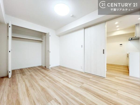 �m�� ���r���O�Ɨאڂ����m���́A�Ǝ��̋x�e�X�y�[�X��L�b�Y�X�y�[�X�Ƃ��Ċ��p����̂��悳�����ł��ˁI
�����J����ƊJ���I�ɂȂ�܂��I

