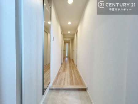 ���� �V���[�Y�{�b�N�X�t���Ȃ̂ŁA���ւ��Еt�����|�������₷���ł��I
�X�b�L���������ւŌ˂��J�����u�ԁA�������̂���S�n������Ԃ��o�}���Ă���܂��B
