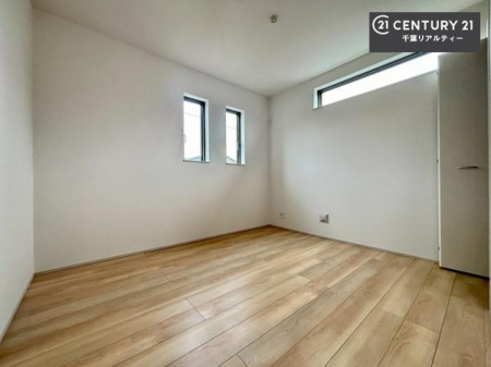 �m�� �V���v���Ƀf�U�C������Ă��邽�߁A�Ƌ��I�т܂���I
���C�ɓ���̉Ƌ��u���Ă��낰���Ԃ���邱�Ƃ��ł��܂��B