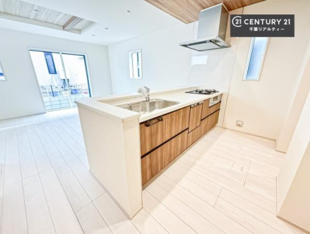 �L�b�`�� ��Ƃ肠�钲���X�y�[�X�ō�Ƃ����₷�����K�ȃL�b�`���ł��I
���q�l�ƈꏏ�ɂ��َq������y���߂�L�X�X�y�[�X�ł��B�y�����������ԂɂȂ肻���ł��ˁI