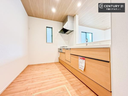 �L�b�`�� ��Ƃ����₷���V�X�e���L�b�`���ł��I���[����������t���Ă���̂ŁA�����X�y�[�X�ɕ���u���Ȃ��čςނ̂ŁA�L�X�g���āA���K�ɍ�Ƃ��ł��܂��I