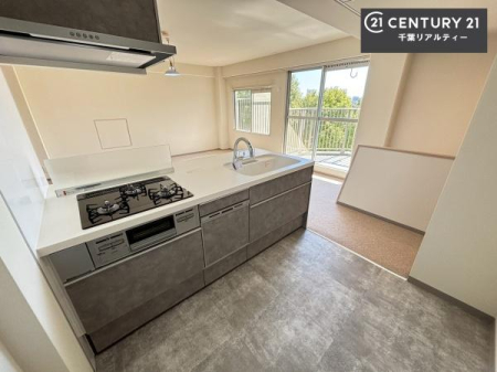 �L�b�`�� ��Ƃ肠�钲���X�y�[�X�ō�Ƃ����₷�����K�ȃL�b�`���ł��I
���q�l�ƈꏏ�ɂ��َq������y���߂�L�X�X�y�[�X�ł��B�y�����������ԂɂȂ肻���ł��ˁI