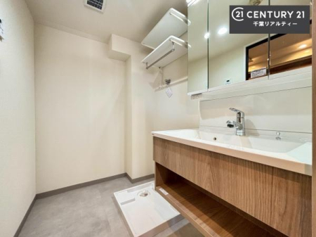 ���ʑ�E���ʏ� �O�ʋ��d�l�̐��ʏ��́A�g�����Ȃ݂����₷������I���͎��[�ɂȂ��Ă��܂��B�h���C���[�₨���ϓ����Еt������̂Ő��ʑ������X�b�L���ƌ����邱�Ƃ��o���܂��I