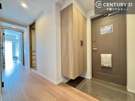 ���� �V���[�Y�{�b�N�X�t���B���ւ��Еt�����|�������₷���ł��I
�X�b�L���������ւŌ˂��J�����u�ԁA�������̂���S�n������Ԃ��o�}���Ă���܂��B