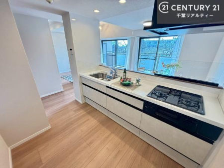 �L�b�`�� ��Ƃ肠�钲���X�y�[�X�ō�Ƃ����₷�����K�ȃL�b�`���ł��I
���q�l�ƈꏏ�ɂ��َq������y���߂�L�X�X�y�[�X�ł��B�y�����������ԂɂȂ肻���ł��ˁI