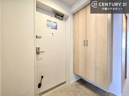 ���� �V���[�Y�{�b�N�X�t���B���ւ��Еt�����|�������₷���ł��I
�X�b�L���������ւŌ˂��J�����u�ԁA�������̂���S�n������Ԃ��o�}���Ă���܂��B