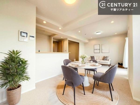 ���r���O �Ƌ��CG�p�[�X�ł��B�L�X�_�C�j���O�X�y�[�X�I������肨�H���B�΂��������y�������Ԃ��߂����܂��B���X�̔���������܂��I