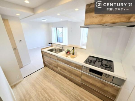 �L�b�`�� ��l�C�̑Ζʎ��V�X�e���L�b�`�����̗p���Ă��܂��I���Ƒ��̃R�~���j�P�[�V���������R�Ƒ�����݌v�ł��B
���q�l�ɂ��ڂ��͂��̂Ŋ������ł��ˁI�L�X�g���ĉ��K�ō�Ƃ��i�݂܂��B