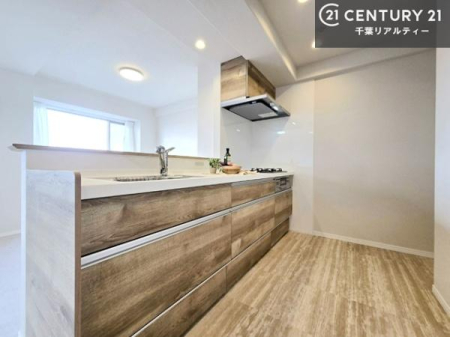 �L�b�`�� ��Ƃ肠�钲���X�y�[�X�ō�Ƃ����₷�����K�ȃL�b�`���ł��I
���q�l�ƈꏏ�ɂ��َq������y���߂�L�X�X�y�[�X�ł��B�y�����������ԂɂȂ肻���ł��ˁI