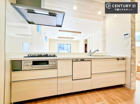 �L�b�`�� ��Ƃ肠�钲���X�y�[�X�ō�Ƃ����₷�����K�ȃL�b�`���ł��I
���q�l�ƈꏏ�ɂ��َq������y���߂�L�X�X�y�[�X�ł��B�y�����������ԂɂȂ肻���ł��ˁI