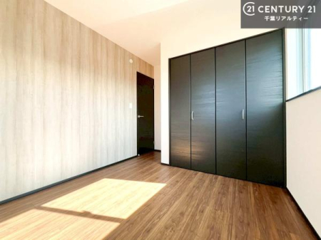 �q������ �����炽���Ղ��������A���ʂ����ǍD�Ȃ��߁A���K�ɉ߂������Ԃł��B
�q�ǂ������Ƃ��Ă��œK�ŁA�w�K�X�y�[�X��V�я�Ƃ��Ă����p�ł��܂��B