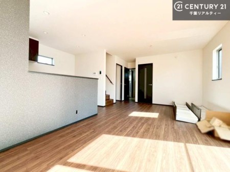 ���r���O �D�����z���܂肪���r���O����ł���ċ��S�n�̗ǂ���Ԃ����o���Ă���܂��I
���났�̎��Ԃ��߂����܂��I