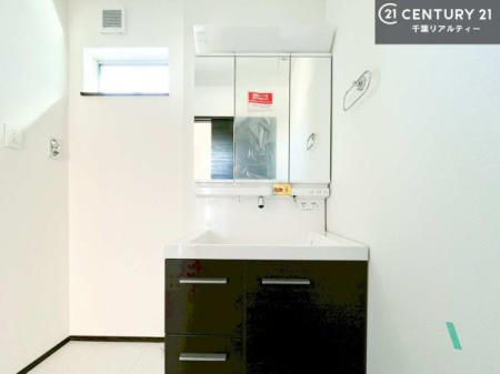 ���ʑ�E���ʏ� �O�ʋ��d�l�̐��ʏ��́A�g�����Ȃ݂����₷������I���͎��[�ɂȂ��Ă��܂��B�h���C���[�₨���ϓ����Еt������̂Ő��ʑ������X�b�L���ƌ����邱�Ƃ��o���܂��I