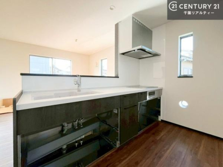 �L�b�`�� ��l�C�̑Ζʎ��V�X�e���L�b�`�����̗p���Ă��܂��I���Ƒ��̃R�~���j�P�[�V���������R�Ƒ�����݌v�ł��B
���q�l�ɂ��ڂ��͂��̂Ŋ������ł��ˁI�L�X�g���ĉ��K�ō�Ƃ��i�݂܂��B