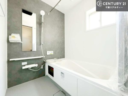 ���� ������Ƃ����������̂���o�X���[���I���K�ȃo�X�^�C��������܂��I
1���̔�����������Ɩ����Ă����f�G�ȃ����N�[�[�V������ԂɂȂ肻���ł��ˁB