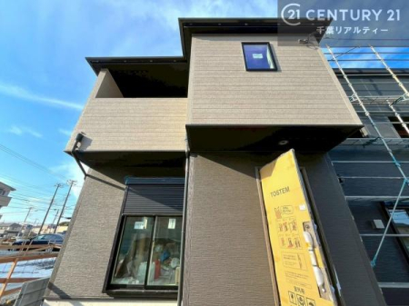 ���̑����n ���݌��z���B������͖��邭�J���I�ȃ��r���O��ŐV�ݔ��̃L�b�`���Ȃǉ��K�ȋ�Ԃ��L����܂��B�����������炱���g�V������炵�h�ւ̊��҂����܂�Z�܂��B�����������Ȃ����z���̗l�q���K���ł��B