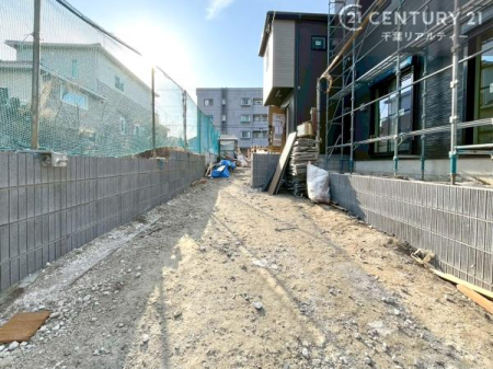 ���ԏ� ���ԃX�y�[�X��2�䕪����܂��I�Z�J���h�J�[�͂������A�o�C�N�⎩�]�ԂȂǂ��u���ꏊ�ɍ���܂���B