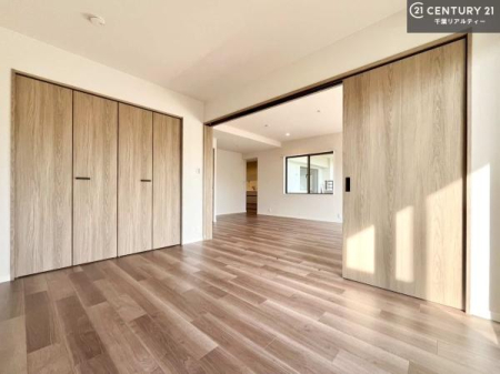 �m�� ���r���O�Ɨאڂ����m���ł��I�Ǝ��̋x�e�X�y�[�X��L�b�Y�X�y�[�X�Ƃ��Ċ��p����̂��悳�����ł��ˁI
���[���t���Ă��܂��I
