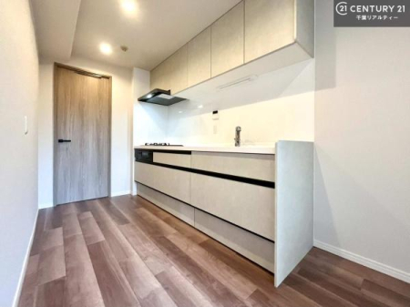 �L�b�`�� ��Ƃ肠�钲���X�y�[�X�ō�Ƃ����₷�����K�ȃL�b�`���ł��I
���q�l�ƈꏏ�ɂ��َq������y���߂�L�X�X�y�[�X�ł��B�y�����������ԂɂȂ肻���ł��ˁI