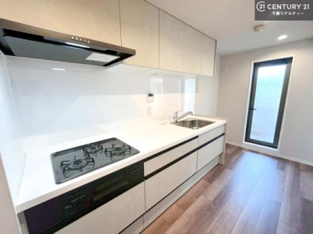 �L�b�`�� ��Ƃ����₷���V�X�e���L�b�`���ł��I���[����������t���Ă���̂ŁA�����X�y�[�X�ɕ���u���Ȃ��čςނ̂ŁA�L�X�g���āA���K�ɍ�Ƃ��ł��܂��I