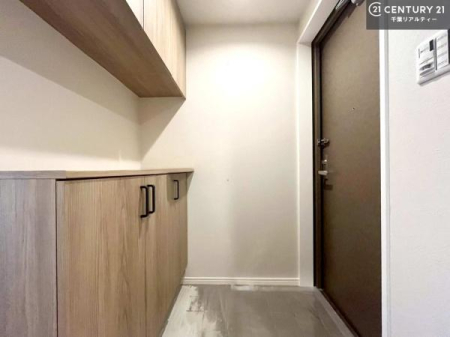 ���� �V���[�Y�{�b�N�X�t���Ȃ̂ŁA���ւ��Еt�����|�������₷���ł��I
�X�b�L���������ւŌ˂��J�����u�ԁA�������̂���S�n������Ԃ��o�}���Ă���܂��B
