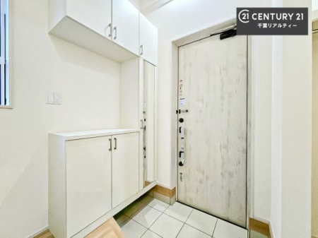 ���� �V���[�Y�{�b�N�X�t���Ȃ̂ŁA���ւ��Еt�����|�������₷���ł��I
�X�b�L���������ւŌ˂��J�����u�ԁA�������̂���S�n������Ԃ��o�}���Ă���܂��B