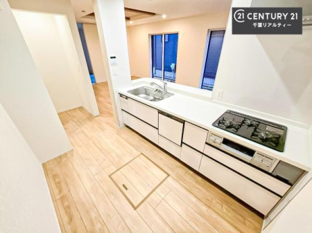 �L�b�`�� ��l�C�̑Ζʎ��V�X�e���L�b�`�����̗p���Ă��܂��I���Ƒ��̃R�~���j�P�[�V���������R�Ƒ�����݌v�ł��B
���q�l�ɂ��ڂ��͂��̂Ŋ������ł��ˁB�L�X�g���ĉ��K�ɍ�Ƃ��i�݂܂��B