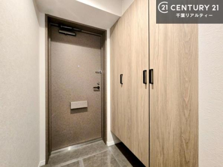 ���� �V���[�Y�{�b�N�X�t���B���ւ��Еt�����|�������₷���ł��I
�X�b�L���������ւŌ˂��J�����u�ԁA�������̂���S�n������Ԃ��o�}���Ă���܂��B