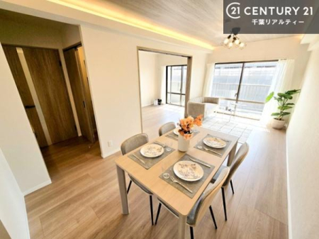 ���r���O �Ƌ��CG�p�[�X�ł��B�S�n�ǂ����r���O�͉Ƒ������R�ƏW�܂�܂��B�Ƒ��c�R�̎��Ԃ����������ł��B���Ƒ��ƁA����w�[���������Ԃ��߂��������ł��ˁB