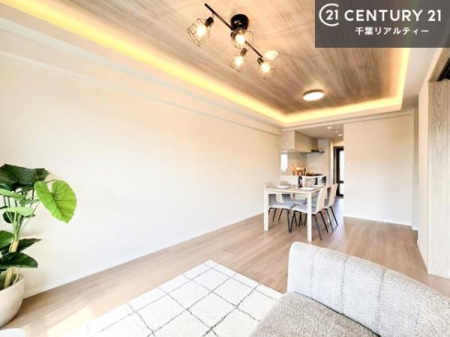 ���r���O �S�n�ǂ����r���O�͉Ƒ������R�ƏW�܂�܂��B�Ƒ��c�R�̎��Ԃ����������ł��B���Ƒ��ƁA����w�[���������Ԃ��߂��������ł��ˁB