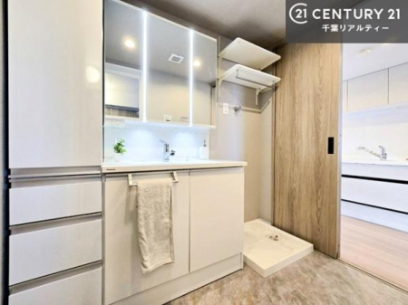 ���ʑ�E���ʏ� �O�ʋ��d�l�̐��ʏ��́A�g�����Ȃ݂����₷������I���͎��[�ɂȂ��Ă��܂��B�h���C���[�₨���ϓ����Еt������̂Ő��ʑ������X�b�L���ƌ����邱�Ƃ��o���܂��I