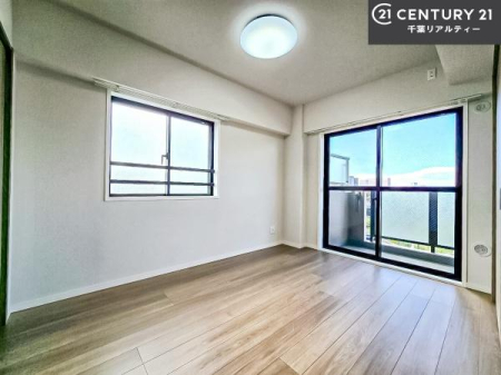 �m�� �o���R�j�[�ɖʂ��Ă���m���ł��B���邭�����肪����A���C����������ł��܂��I���N���āA�O�ɏo�Ĕw�L�т����[�ċz�����ǂ������}������邱�Ƃ��ł��܂��B