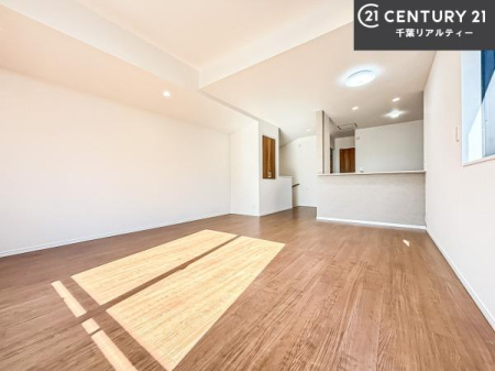 ���r���O �J�����̂���L�XLDK�I�\�t�@�[��_�C�j���O�e�[�u����u���Ă������ɂȂ�Ȃ��̂ŉ��K�ɉ߂����܂��I�R�~���j�P�[�V���������₷�����r���O�ł��I