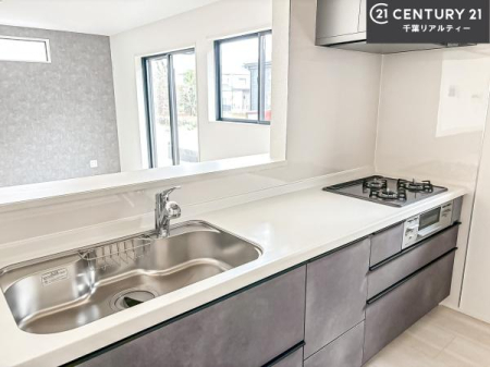 �L�b�`�� ��l�C�̑Ζʎ��V�X�e���L�b�`�����̗p���Ă��܂��I���Ƒ��̃R�~���j�P�[�V���������R�Ƒ�����݌v�ł��B
���q�l�ɂ��ڂ��͂��̂Ŋ������ł��ˁB�L�X�g���ĉ��K�ɍ�Ƃ��i�݂܂��B