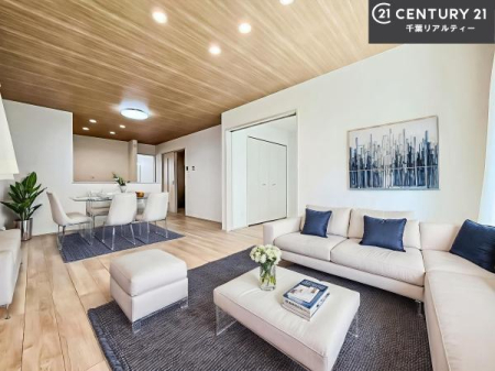 ���r���O �Ƌ��CG�p�[�X�ł��B��؂ȉƑ����W�܂邩�炱��LDK�ɂ͂�����肽���B
�q�����������C�ɏ΂��Ȃ��瑖�����Ă���p�����������u�L���Ƃɂ��ėǂ������v�Ǝv���u�Ԃł��B