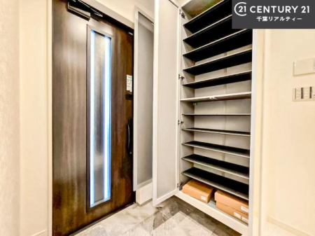 ���� �V���[�Y�{�b�N�X�t���Ȃ̂ŁA���ւ��Еt�����|�������₷���ł��I
�X�b�L���������ւŌ˂��J�����u�ԁA�������̂���S�n������Ԃ��o�}���Ă���܂��B