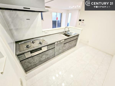 �L�b�`�� ��Ƃ肠�钲���X�y�[�X�ō�Ƃ����₷�����K�ȃL�b�`���ł��I
���q�l�ƈꏏ�ɂ��َq������y���߂�L�X�X�y�[�X�ł��B�y�����������ԂɂȂ肻���ł��ˁI