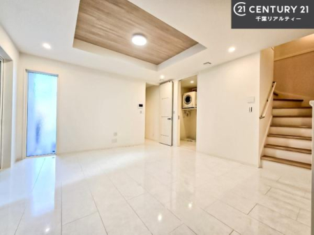 ���r���O �D�����z���܂肪���r���O����ł���ċ��S�n�̗ǂ���Ԃ����o���Ă���܂��I
���났�̎��Ԃ��߂����܂��I