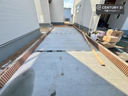 ���ԏ� ���ԃX�y�[�X��2�䕪����܂��I�Z�J���h�J�[�͂������A�o�C�N�⎩�]�ԂȂǂ��u���ꏊ�ɍ���܂���B