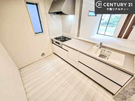 �L�b�`�� ��l�C�̑Ζʎ��V�X�e���L�b�`�����̗p���Ă��܂��I���Ƒ��̃R�~���j�P�[�V���������R�Ƒ�����݌v�ł��B
���q�l�ɂ��ڂ��͂��̂Ŋ������ł��ˁB���[�͂�����܂��I