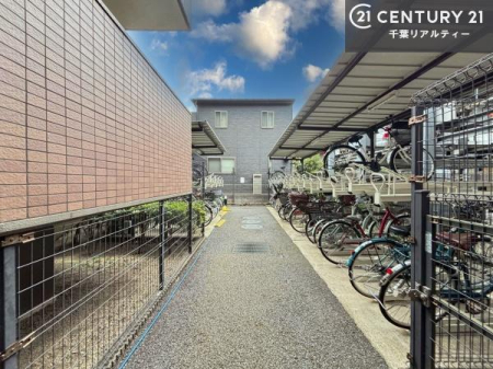 ���̑����p�� ���֏ꊮ���ŁA���q���܂̎��]�Ԃ�ʋΗp�̎��]�Ԃ����S���Ēu���܂��B���Ƒ��ɂ����ꂵ���֗��Ȑݔ��ł��B