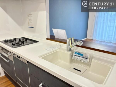 �L�b�`�� ��l�C�̑Ζʎ��V�X�e���L�b�`�����̗p���Ă��܂��I���Ƒ��̃R�~���j�P�[�V���������R�Ƒ�����݌v�ł��B
���q�l�ɂ��ڂ��͂��̂Ŋ������ł��ˁI�L�X�g���ĉ��K�ɍ�Ƃ��i�݂܂��B