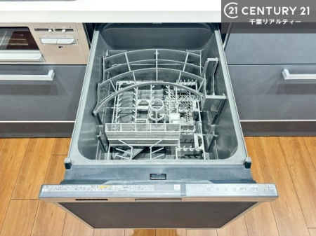 �L�b�`�� �H��@�t���̃L�b�`���ł��I�Z���������r��h�~�Ƃ��đ�ϊ��􂷂�֗��Ȏd�l�ł��I�r���g�C���Ȃ̂ŃL�b�`���̏ꏊ����炸�����X�y�[�X���L���g�����Ƃ��o���܂��I