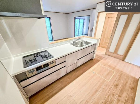 �L�b�`�� ��Ƃ肠�钲���X�y�[�X�ō�Ƃ����₷�����K�ȃL�b�`���ł��I
���q�l�ƈꏏ�ɂ��َq������y���߂�L�X�X�y�[�X�ł��B�y�����������ԂɂȂ肻���ł��ˁI